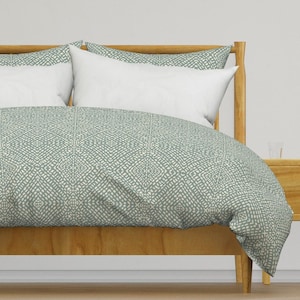 Sage Boho-beddengoed - abstracte boho van stephaniewest - geometrisch neutraal aardachtig katoensatijn dekbedovertrek OF kussensloop van Spoonflower