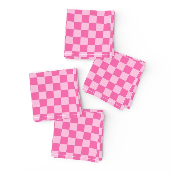 Helle Retro Check Cocktail Servietten (4er Set) - Pink Checkerboard von Camilaprints - Bubblegum Hot Pink Stoffservietten von Spoonflower