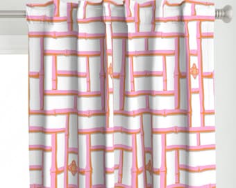 Rosa Chinoiserie-gardinpanel - Rosa och orange preppy retro traditionell Palm Springs specialanpassad gardinpanel - bambuspaljer av vivdesign -
