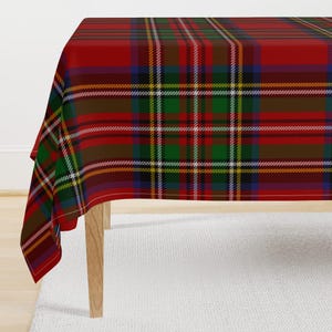 Storskalig tartanduk - Stewart Plaid av paper_and_frill - Rödgrön rutig rustik skotsk bomullssatinduk av Spoonflower