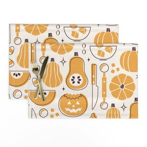 Mod oranje Halloween-placemats set van 2 - Retro pompoenbladeren Mcm Candy herfst stoffen placemats - Retro pompoensnijwerk door paulaberlindesign