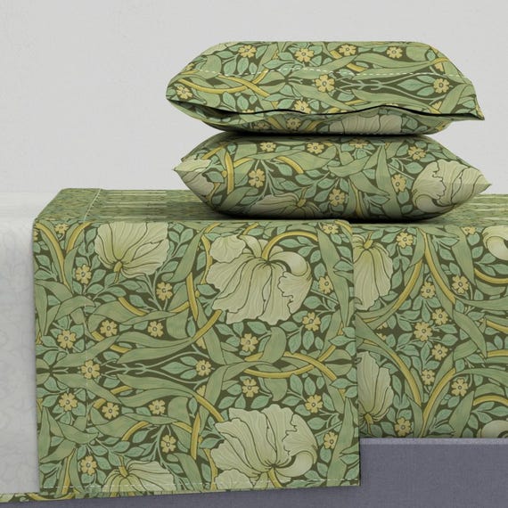 Grüne Reben Bettwäsche - Pimpernel Garden von peacoquettedesigns - Blumen Damast Viktorianische Baumwollsatin Bettwäsche Set Bettwäsche von Spoonflower
