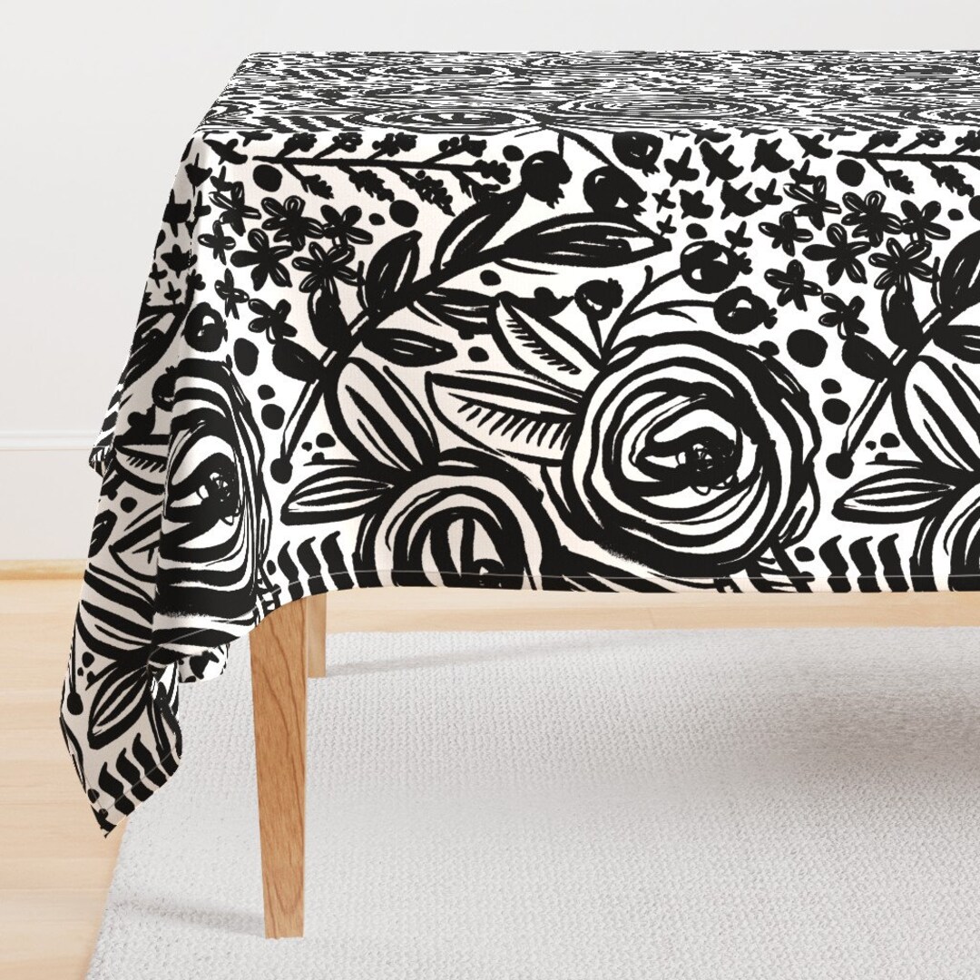 Rose Crest Tablecloth - Black Style