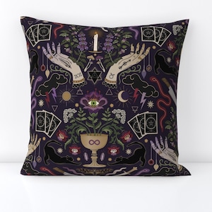 Almohada decorativa ecléctica - Eclectic Witch Life On Purple de misentangledvision - Almohada decorativa cuadrada Cards Cat Red de Spoonflower