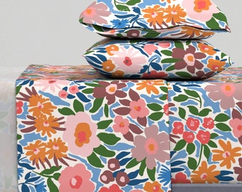 Bunte Laken – Abstract Floral Large von michelle_parascandolo – Floral Abstract Spring Cotton Sateen Sheet Set Bettwäsche von Spoonflower