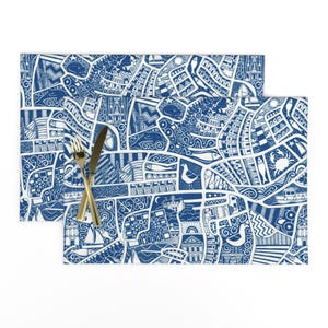 Küsten Tischsets (2er Set) - Seaside Living Blue von scrummy - Seekarte Seaside Segeln Angeln Cornwall Stoff Tischsets von Spoonflower