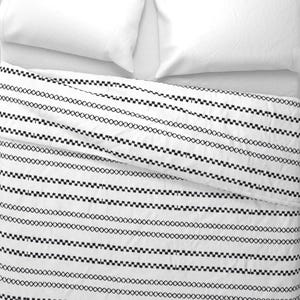 Ropa de cama de tela de barro - Puntada en X negra y puntada de ferrocarril de eti_enne - Funda nórdica o fundas de almohada de satén de algodón con líneas de puntada de cruz a rayas imagen 4