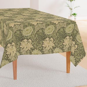 Florale antike Tischdecke - Morris Chrysantheme von peacoquettedesigns Viktorianische romantische Baumwollsatin Tischdecke von Spoonflower Bild 4