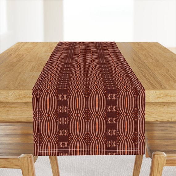 Gestreifter Tischläufer - Rost Rot Vintage Inspirierter Punkt Abstrakt Geometrischer Baumwollsatin Tischläufer - Gestreift by holli_zollinger