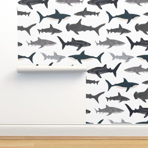 Carta da parati non incollata con squali ad acquerello - Specie di squali di andrea_lauren - Carta da parati moderna con vita marina nautica a doppio rotolo di Spoonflower