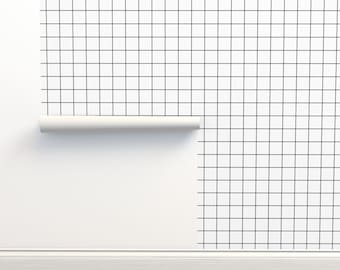 Papel pintado sin adhesivo con cuadrícula cuadrada, diseño minimalista de cuadrícula de ventana en blanco y negro de 2 pulgadas, de misstiina. Rollo doble de papel pintado de Spoonflower.