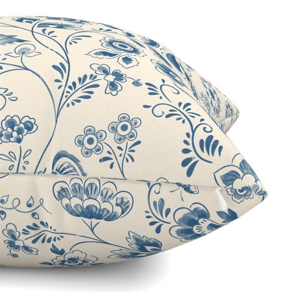 トレーリングフローラルスローピロー - レトロベージュ水彩ガーデン