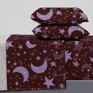 Draps Célestes - Lune et Étoiles Violettes par tucci_designs - Parure de lit fantaisie bohème d'automne en satin de coton pour Halloween par Spoonflower