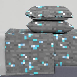 Sábanas de videojuegos - 8-bit Block de wilsongraphics - Juego de sábanas de satén de algodón moderno con diseño geométrico de píxeles gráficos de 8 bits de Spoonflower imagen 1