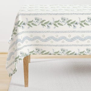 Mantel pastel preppy - Emma Stripe de danika_herrick - Mantel Grandmillennial de satén de algodón azul claro y verde de Spoonflower