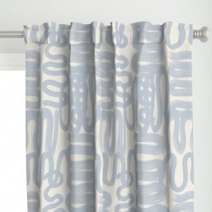 Panel de cortina abstracto - Squiggle Soft Blue Cream de danika_herrick - Panel de cortina personalizado en azul suave con grafiti de pintura crema de Spoonflower