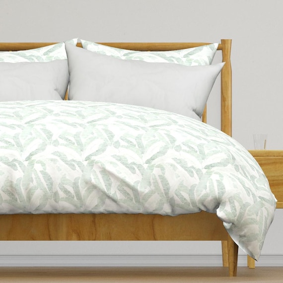 Tropische Bettwäsche - Bananenblatt hell von holli_zollinger - Botanischer Aquarell Baumwollsatin Bettbezug ODER Kissenbezüge von Spoonflower