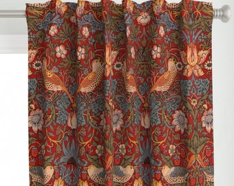 Pannello per tenda William Morris - Pannello per tenda personalizzato floreale Art Nouveau con uccellini di fragole - Ladro di fragole su rosso di peacoquettedesigns -