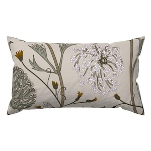 Gedämpftes florales Lendenkissen - Wildblumen Historische Neutral Botanische Rechteck Akzent Dekokissen - Queen Anne's Lace von two_brds