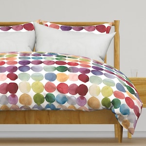 Ropa de cama con diseño de arcoíris y acuarela: lunares coloridos a gran escala de ilincamaican: funda de edredón o funda de almohada de satén de algodón para habitación infantil de Spoonflower