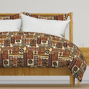 Roupa de cama polinésia - Tapa mista por woodyworld - Capa de edredom de cetim de algodão laranja vermelho amarelo havaiano Tapa OU fronhas por Spoonflower