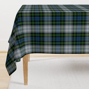Obrus w kratę - Campbell Dress Tartan firmy thinlinetextiles - Niebiesko-zielony obrus w kratę Farmhouse Holiday Cotton Sateen firmy Spoonflower