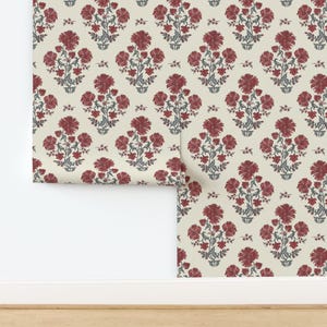 Papier peint incollé à motifs floraux, fleurs d'automne rouges et vertes - Lucinda Indian Ruby Sage par danika_herrick, par Spoonflower
