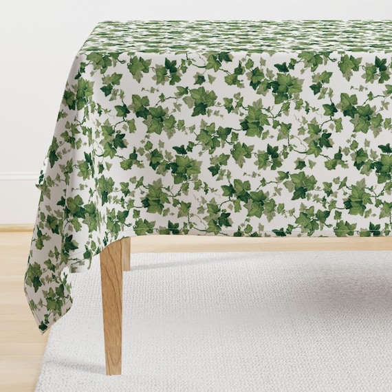 Efeublätter Tischdecke - Englischer Efeu von peacoquettedesigns - Englische Efeuranken Baumwollsatin Tischdecke by Spoonflower
