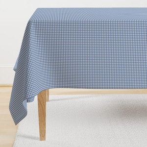 Schachbrett Tischdecke - Gingham Memory Blau von peacoquettedesigns - Karierte Blaue Strick Cosplay Baumwollsatin Tischdecke von Spoonflower