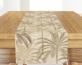 Chemin de table palmiers neutres - Palmiers monochromes par francisca_reyes - Chemin de table serein en satin de coton beige tropical beige par Spoonflower