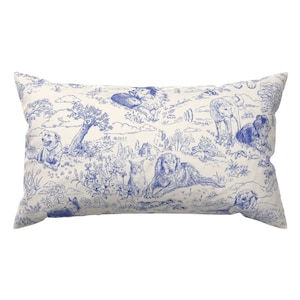 Cuscino decorativo in tela blu - Country Dogs Toile di vinpauld - Cuscino lombare rettangolare con paesaggio disegnato a mano in stile country di Spoonflower