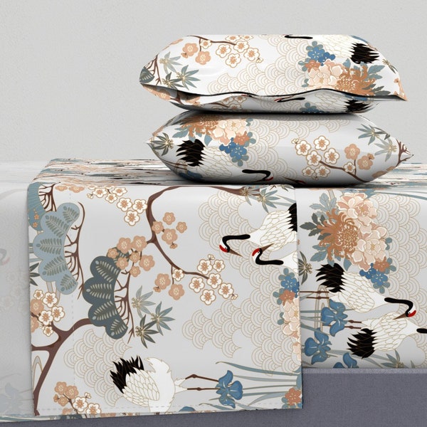 Aziatisch geïnspireerde lakens - Japanese Garden Grey van juditgueth - Crane Floral Grey Blue Peach Cotton Sateen Sheet Set Beddengoed van Spoonflower