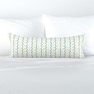 Almohada lumbar verde XL - Verde primavera de danika_herrick - Almohada lumbar rectangular extragrande con diseño de rayas y lunares en azul y verde de Spoonflower