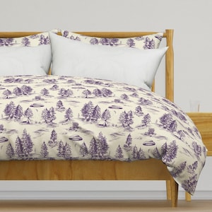 Dekbedovertrek Alien Toile - Alien Abduction Toile van somecallmebeth - beige paars katoensatijn dekbedovertrek beddengoed van Spoonflower