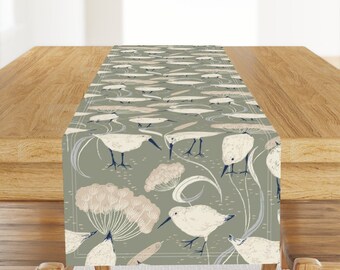 Sandpiper Table Runner - Coastal Green de hupu - Lakeside Coastal Birds Cow Parsley Neutral Beige Cotton Sateen Table Runner de Spoonflower