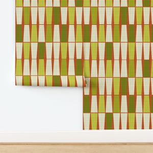 Papel pintado geométrico sin adhesivo de los años 60, abstracto, atómico, moderno de mediados de siglo - Movimiento naranja y verde de theodesign. Papel pintado de Spoonflower.