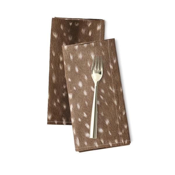 Serviettes de table à imprimé animal (Lot de 2) - Imprimé peau de cerf par thinlinetextiles - Serviettes en tissu à imprimé imitation faon de chevreuil des bois par Spoonflower