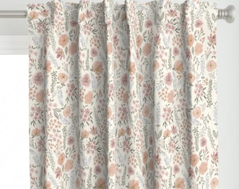 Blush bloemengordijnpaneel - gedempte kleuren saliegroen Wildflower Meadow aangepast gordijnpaneel - Overweeg de wilde bloem van wildcomb_designs -