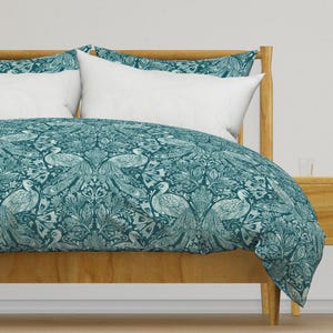Ropa de cama Art Nouveau con diseño de pavo real - Damask Peacock de anja_steiner - Funda de edredón o fundas de almohada de satén de algodón azul damasco bohemio de Spoonflower