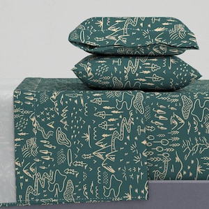 Outdoors Sheets - Landkarte von kim_hallquist_designs - Woods Forest Rustikal Berge Weg Baumwollsatin Bettwäsche Set von Spoonflower