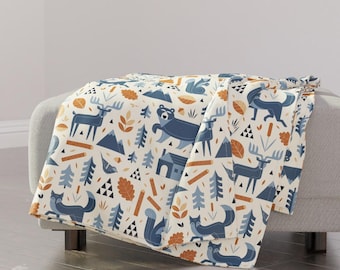 Manta rústica Woodland - Forest Critters Deer Fox Owl Bear Blue Squirrel Log - Wildwood Fauna por byvolya