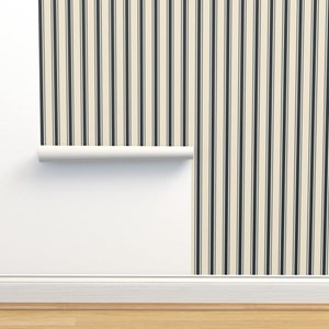 Carta da parati non incollata Coastal Stripe - Regency Stripe di misentangledvision - Carta da parati Ticking Stripe Heritage Double Roll di Spoonflower