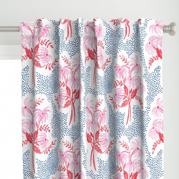 プレッピーピンクの花柄カーテンパネル - パステルボタニカル プレッピーピンクの花柄カーテンパネル - パステルボタニカル