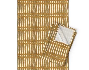 « Lot de 2 torchons en torchon moutarde - Tendance bohème, abstrait minimaliste, moutarde, or, lin, coton - Tirets moutarde » par littlearrowdecor