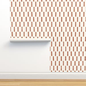 Papel pintado Boho Stripe sin adhesivo, estilo rústico terracota - Terracotta Dash de littlearrowdecor. Rollo doble de papel pintado de Spoonflower.