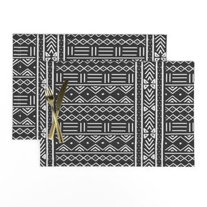 Podkładki Mudcloth (zestaw 2 szt.) - Charcoal Grey Mudcloth od thestylesafari - Podkładki z materiału w kolorze czarno-białym inspirowane Afryką od Spoonflower