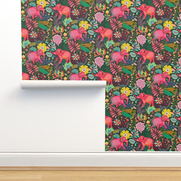 Psychedelisch olifantsbehang van commerciële kwaliteit - Jungle Elephants van miraparadies - Bright Jungle Wallpaper Double Roll van Spoonflower