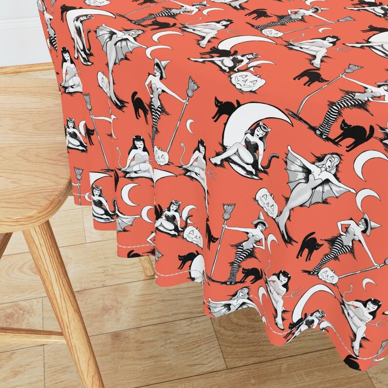 Halloween Tischdecke - Vintage Halloween Pinups Kürbis Orange von beesocks - Hexen Füchsinnen Orange Baumwollsatin Tischdecke von Spoonflower Bild 6