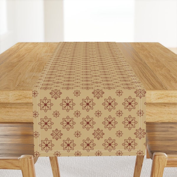 Chemin de table hiver rétro - Flocons de neige - Beige par mentablu_design - Chemin de table flocon de neige neutre confortable en satin de coton Cottage par Spoonflower