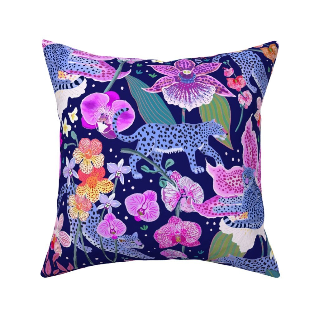 Maximalist Kissen Blaue Leoparden im Orchideengarten von | Etsy